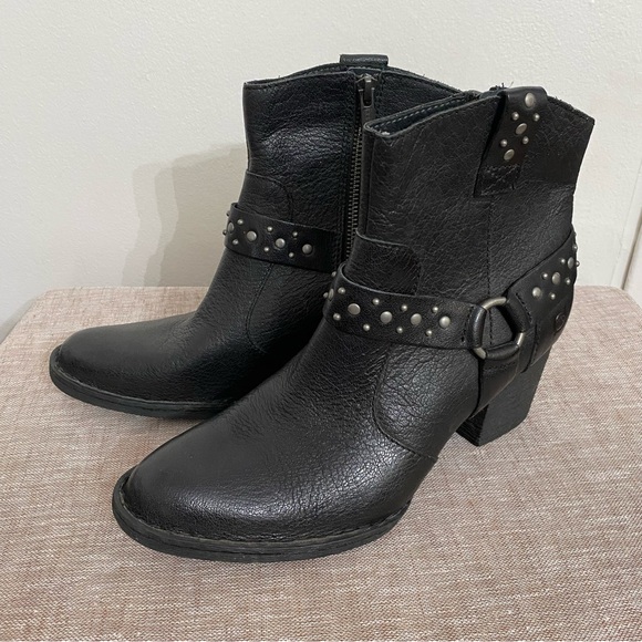 Born Shoes - Born Slater Black Leather Studded Heeled Boots Woman’s 7.5 Side Zip Booties